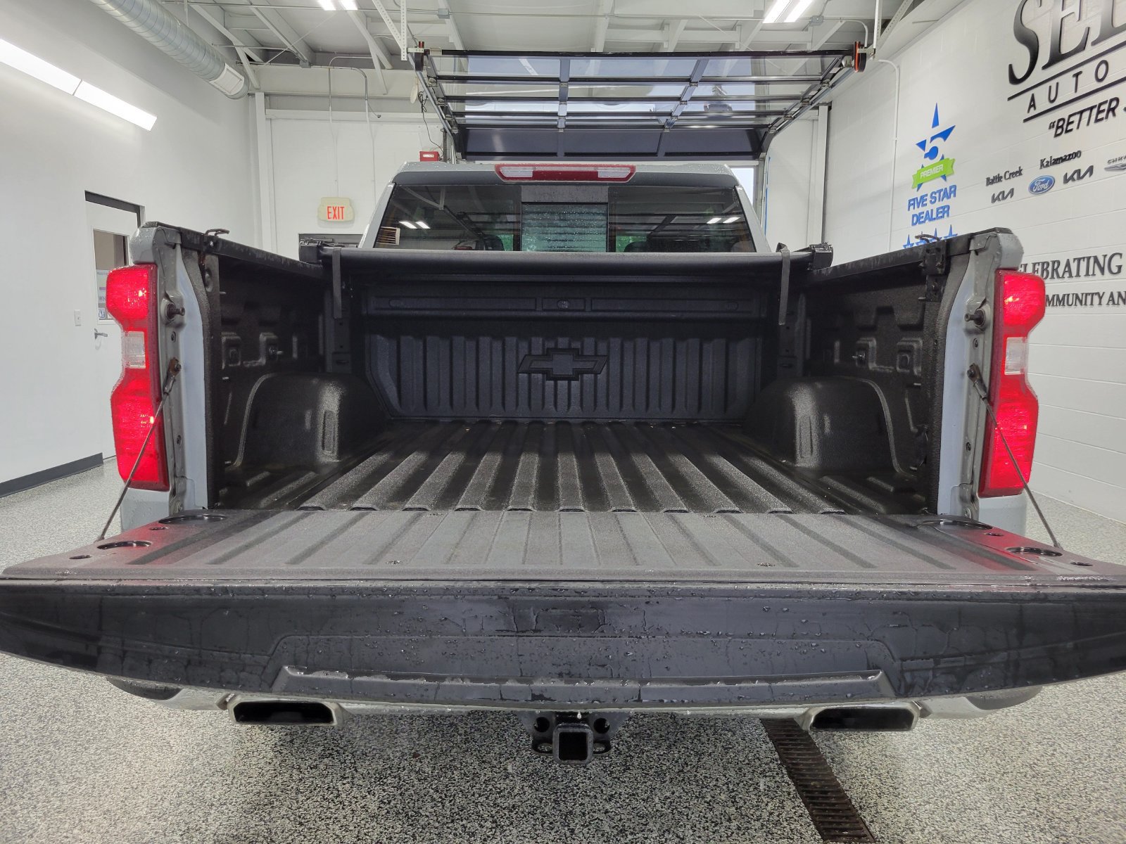 Used 2024 Chevrolet Silverado 1500 LT AWD/4WD image 30
