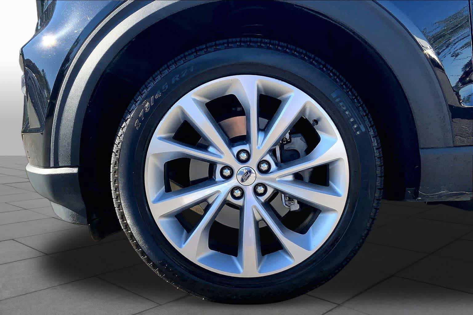 Certified 2023 Ford Explorer Platinum w/ Technology Package AWD/4WD image 11