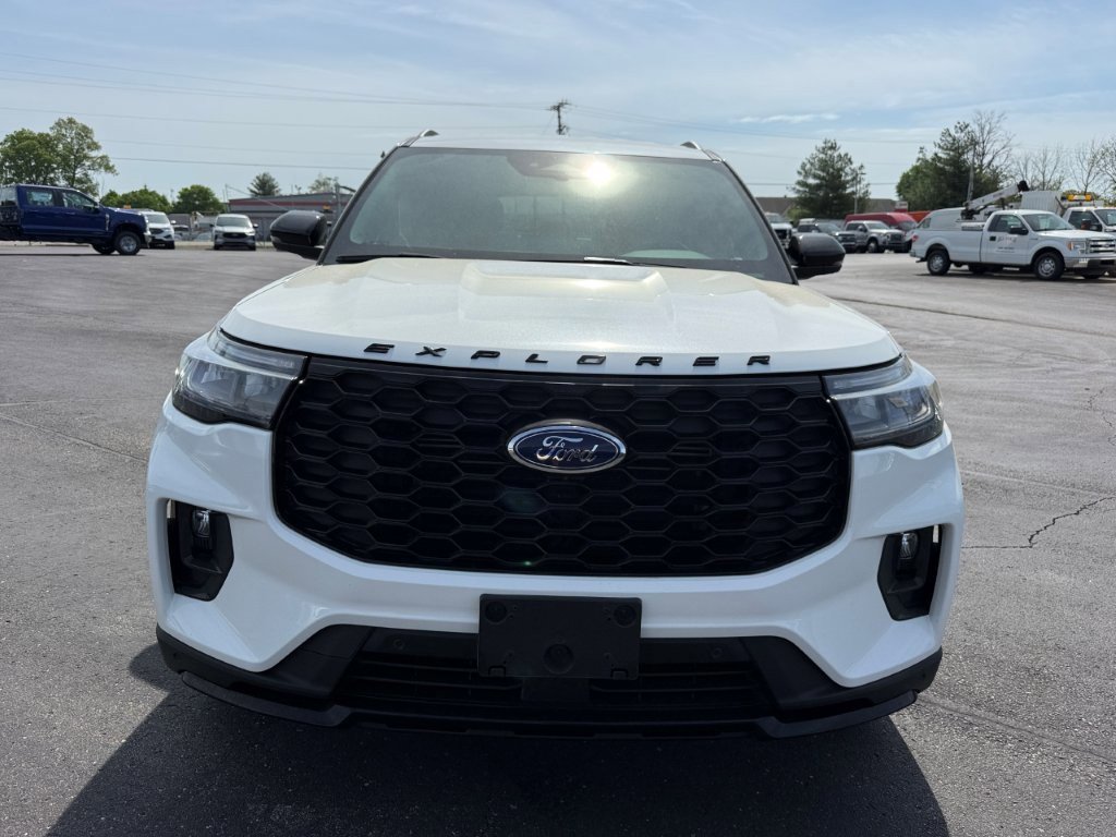 Certified 2025 Ford Explorer ST-Line w/ ST-Line Street Pack image 7