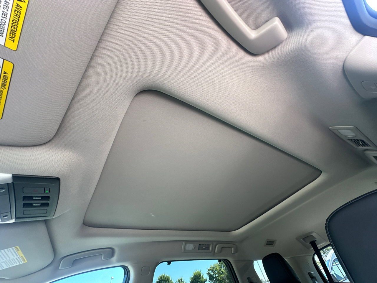 Used 2022 Nissan Pathfinder Platinum w/ Cargo Package FWD image 33
