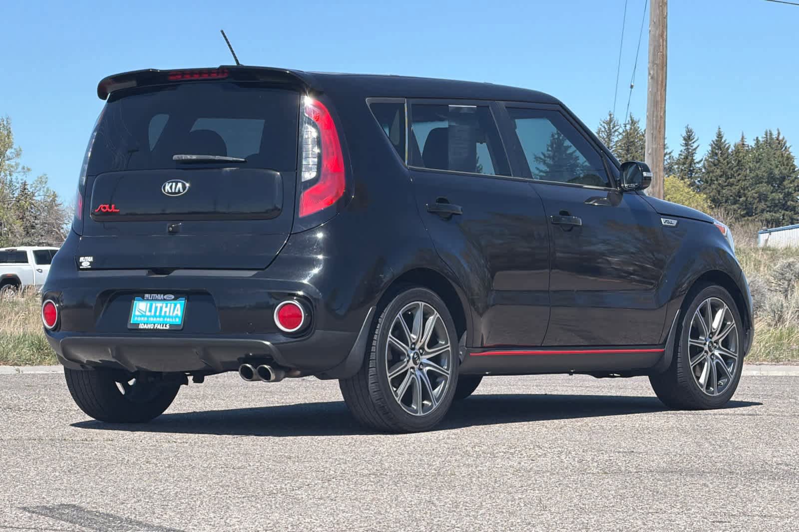 Used 2018 Kia Soul ! FWD image 2