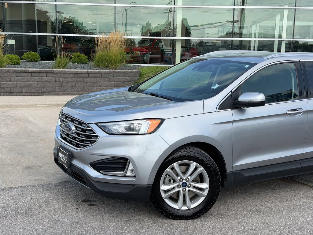 Certified 2020 Ford Edge SEL w/ Convenience Package AWD/4WD image 2