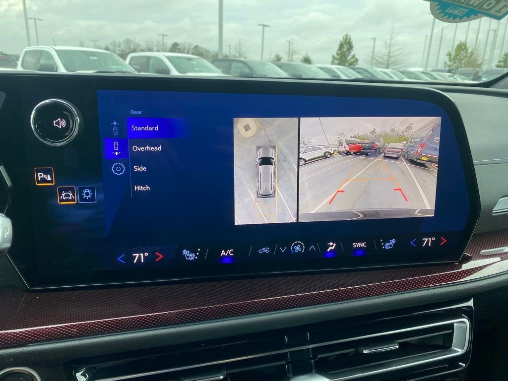 Used 2024 Chevrolet Traverse Z71 image 21