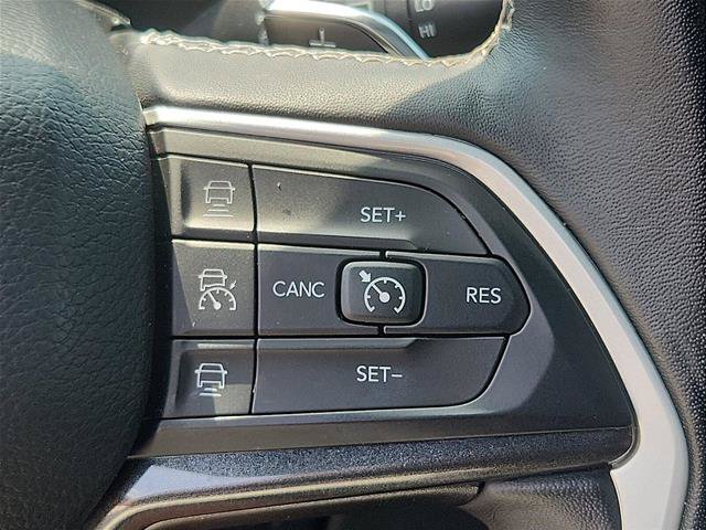 Used 2022 Jeep Grand Cherokee Altitude AWD/4WD image 17