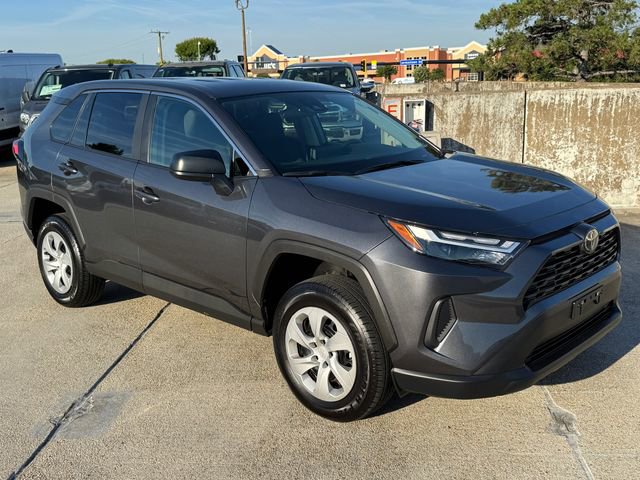 Used 2025 Toyota RAV4 LE AWD/4WD image 6