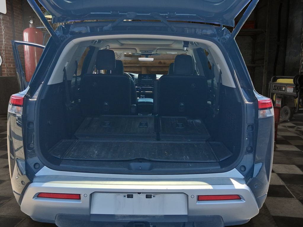 Used 2025 Nissan Pathfinder Platinum AWD/4WD image 10