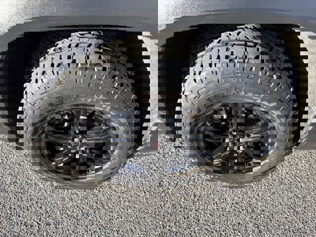 Used 2023 GMC Acadia AT4 w/ Technology Package image 7