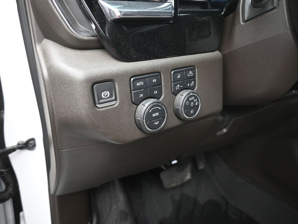 Used 2025 Chevrolet Silverado 3500 LTZ w/ LTZ Convenience Package image 13