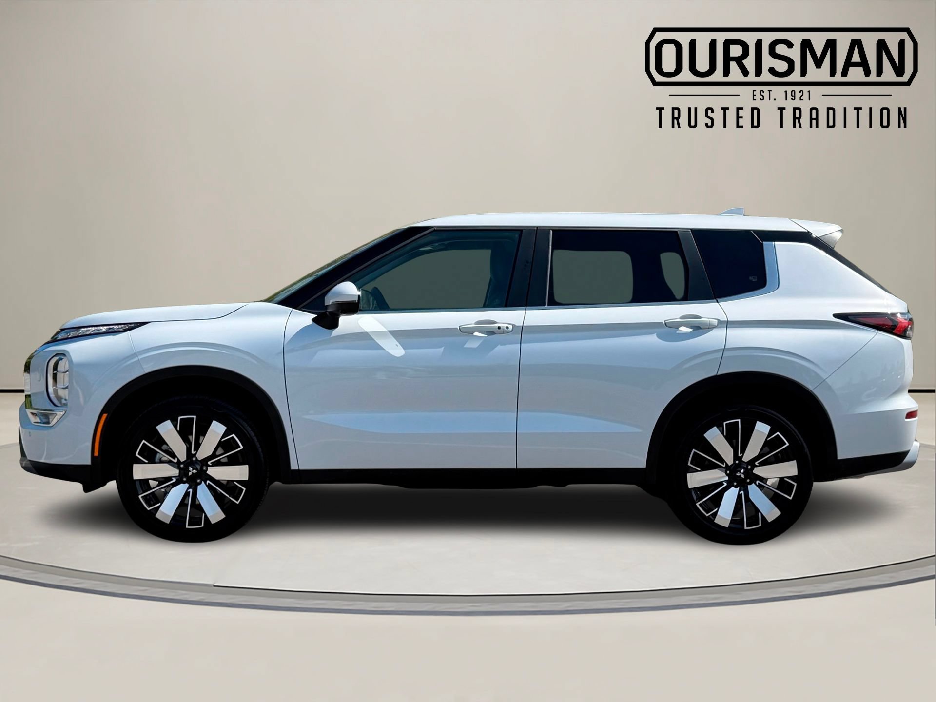 Used 2025 Mitsubishi Outlander SE AWD/4WD image 3