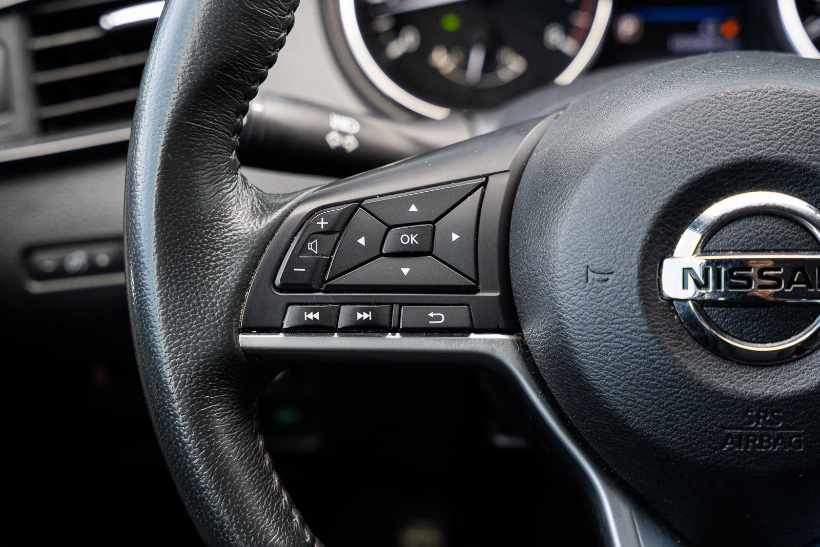 Used 2018 Nissan Rogue SV FWD image 24