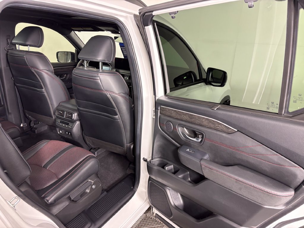 Used 2026 Honda Pilot Black Edition image 36