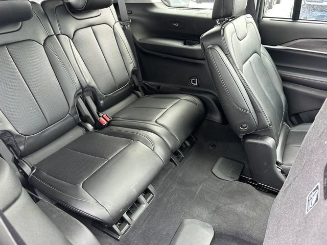 Used 2023 Jeep Grand Cherokee L Limited w/ Luxury Tech Group II AWD/4WD image 14