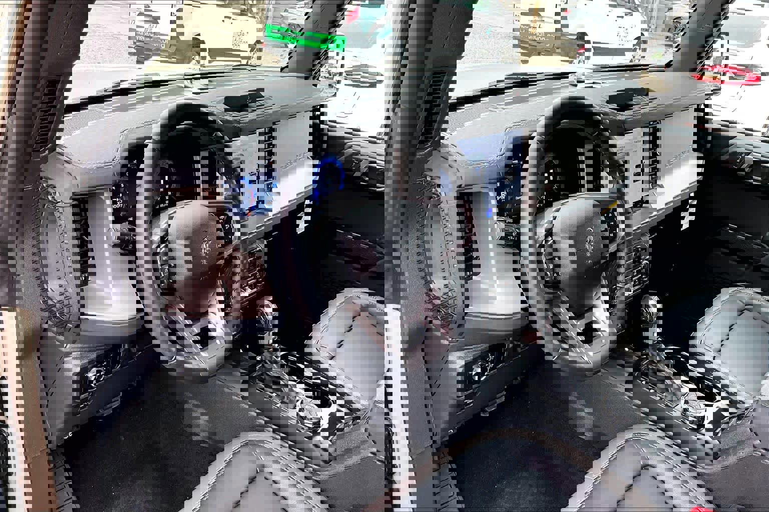 Certified 2025 Ford Bronco Outer Banks w/ Black Appearance Package image 19