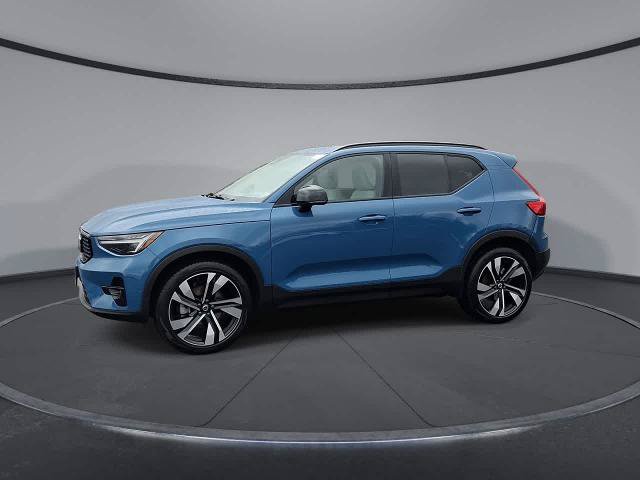 Used 2025 Volvo XC40 B5 Ultra w/ Climate Package AWD/4WD image 4