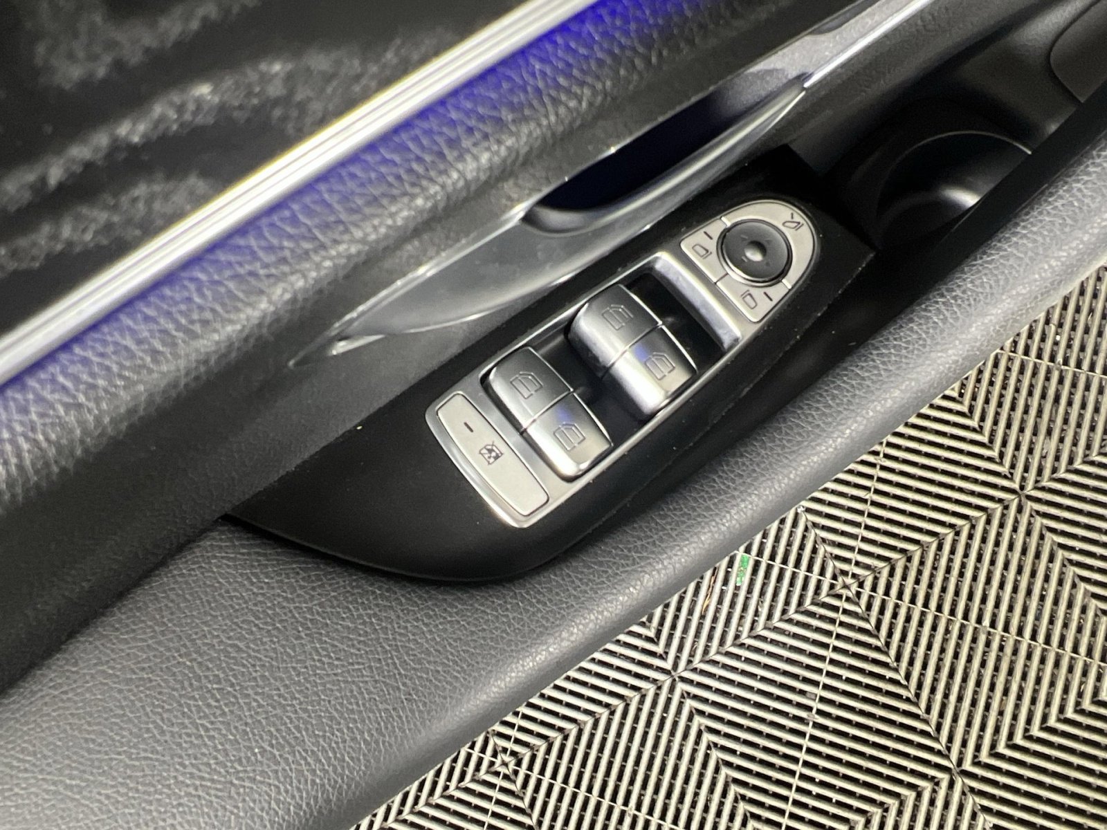 Used 2021 Mercedes-Benz E 350 Sedan image 15