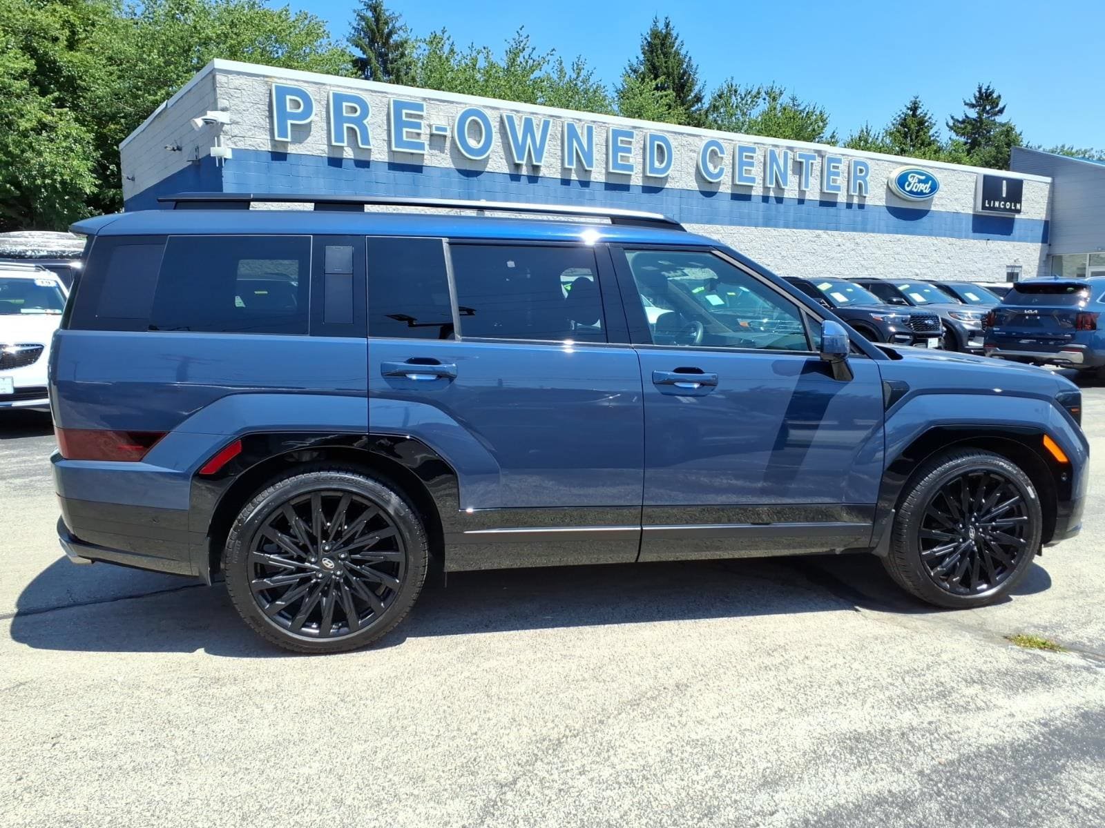 Used 2025 Hyundai Santa Fe Calligraphy AWD/4WD image 2