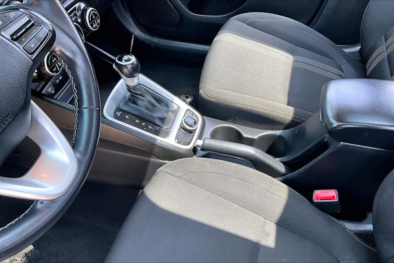 Used 2024 Hyundai Venue SEL FWD image 16
