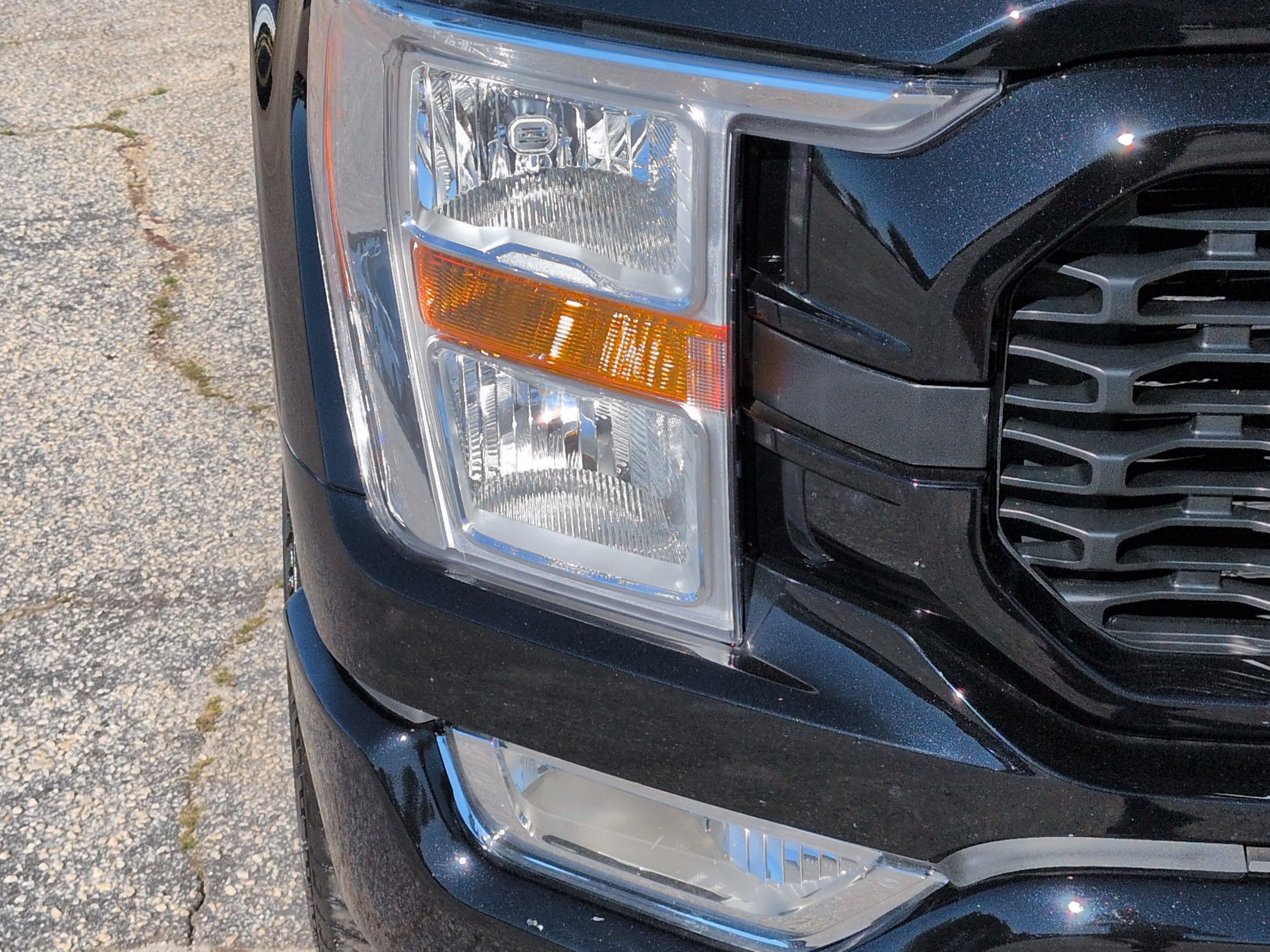 Certified 2022 Ford F150 XL w/ STX Appearance Package AWD/4WD image 8