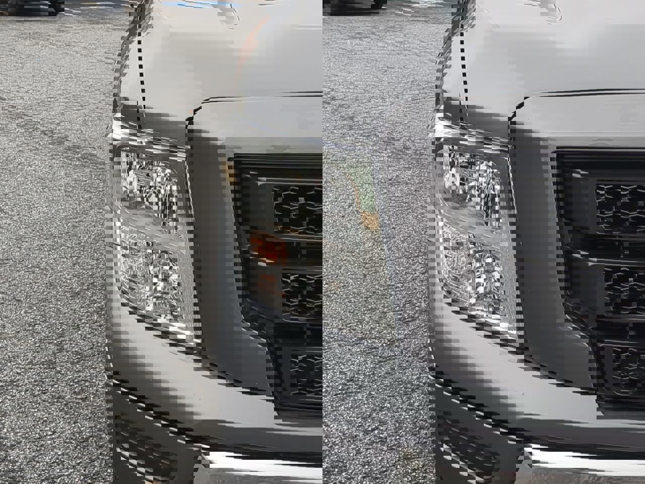 Used 2021 Nissan Titan SV w/ SV Convenience Package image 8