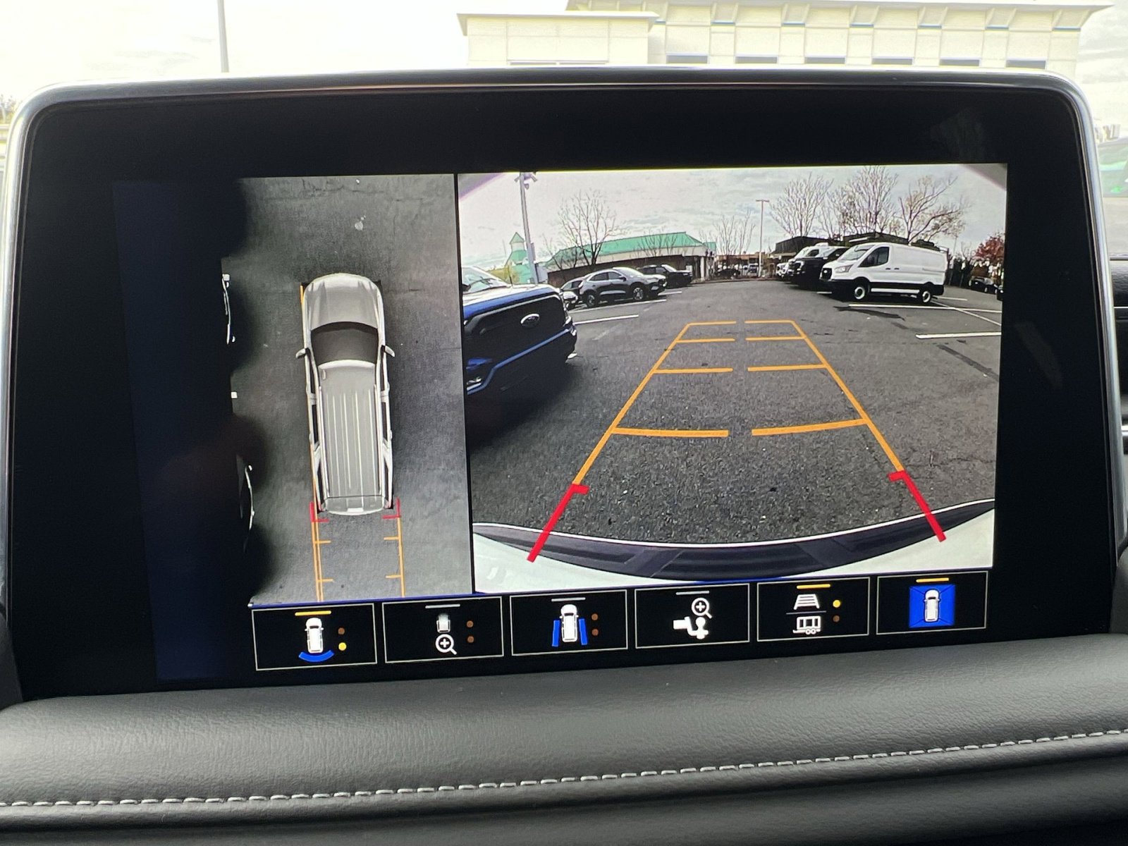 Used 2023 Chevrolet Tahoe Z71 w/ Luxury Package image 19