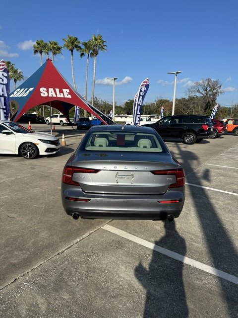 Used 2020 Volvo S60 T5 Momentum image 3