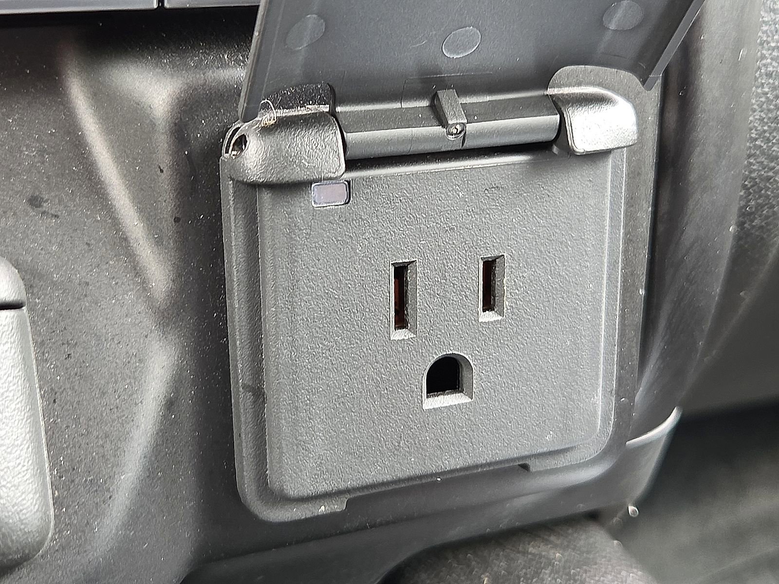 Used 2022 GMC Sierra 3500 SLT w/ SLT Convenience Package image 18