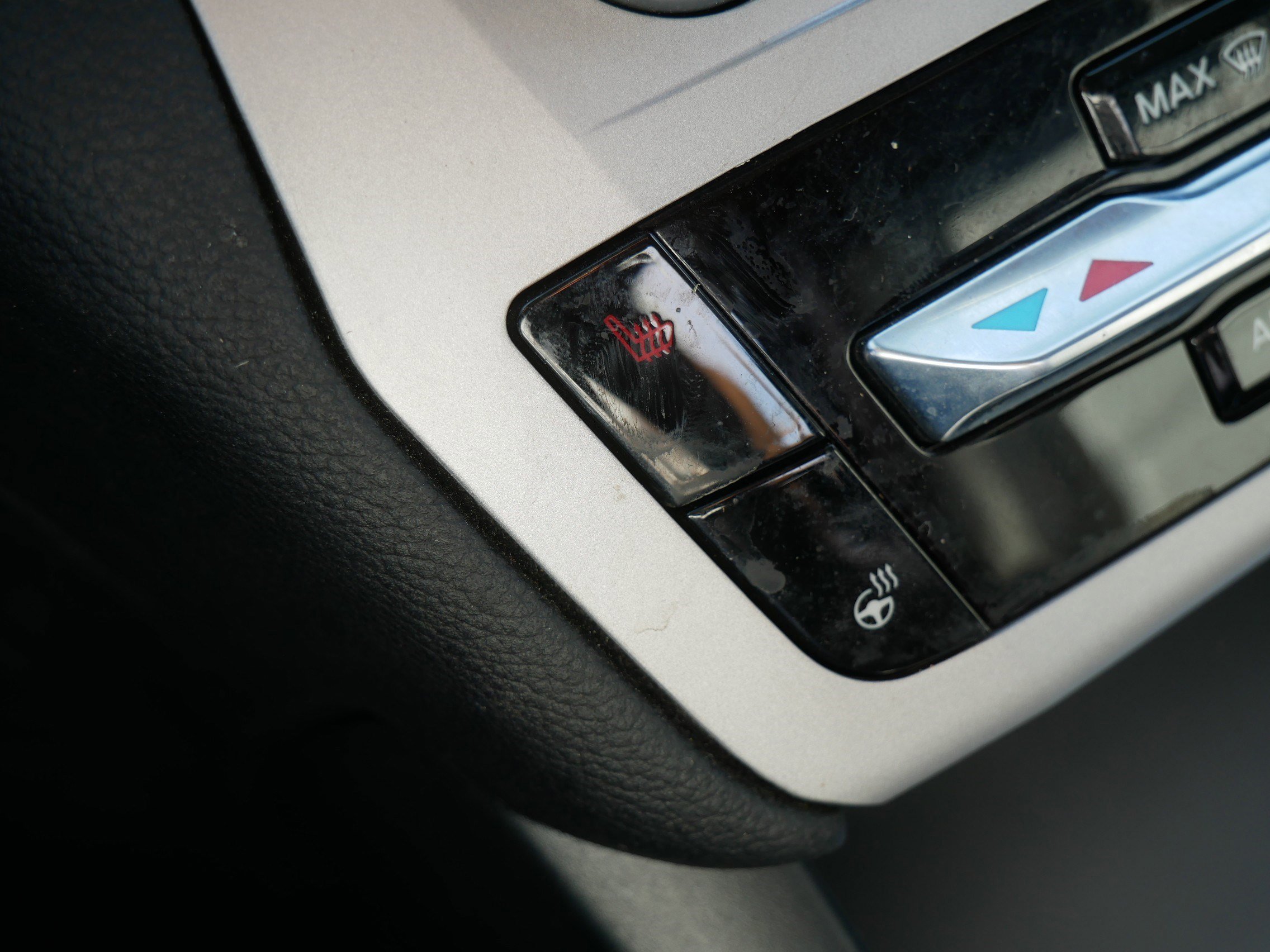 Certified 2024 Ford Explorer XLT w/ Equipment Group 202A image 31