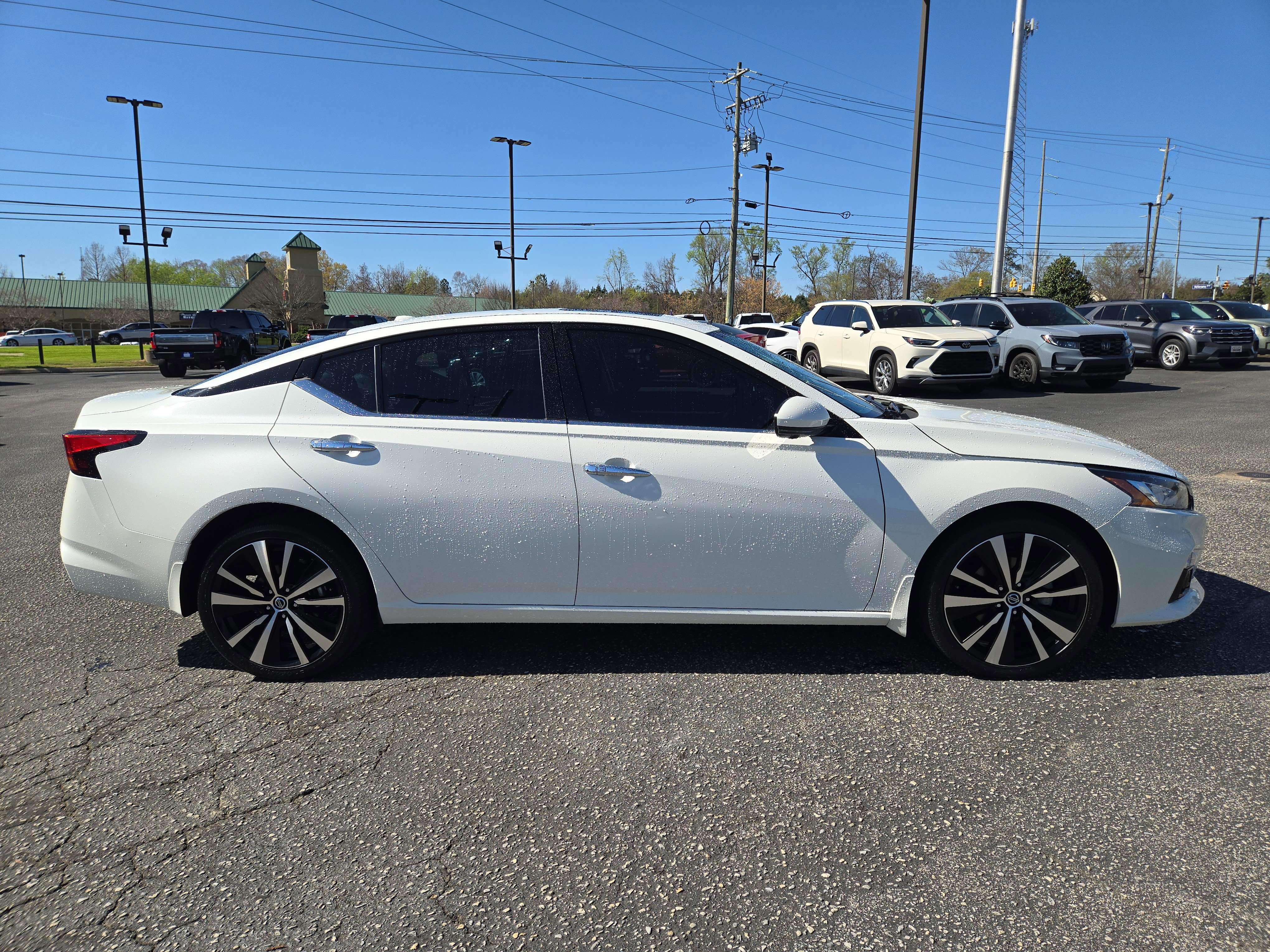 Used 2021 Nissan Altima 2.5 Platinum image 3