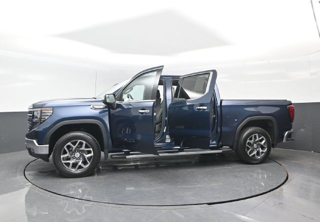 Used 2023 GMC Sierra 1500 SLT w/ SLT Premium Package AWD/4WD image 32