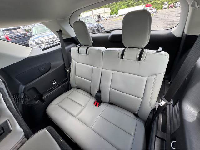 Certified 2025 Ford Explorer Active w/ Active Comfort Package AWD/4WD image 12