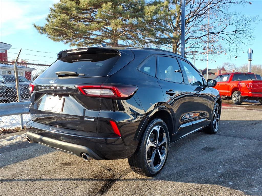 Certified 2023 Ford Escape ST-Line Select w/ Tech Pack #2 image 2