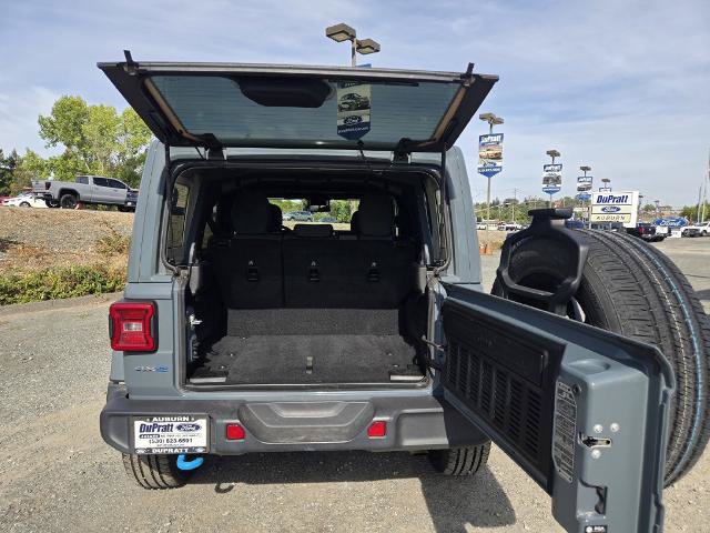 Used 2024 Jeep Wrangler Unlimited Sahara AWD/4WD image 32