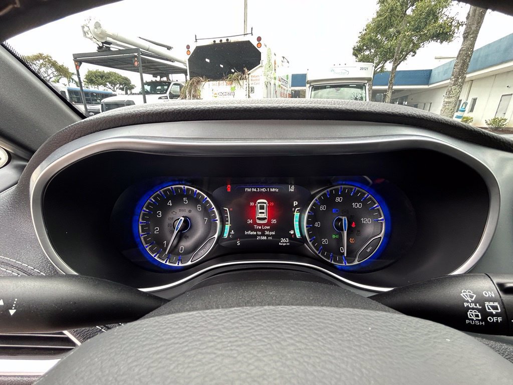 Used 2026 Chrysler Pacifica Limited FWD image 42