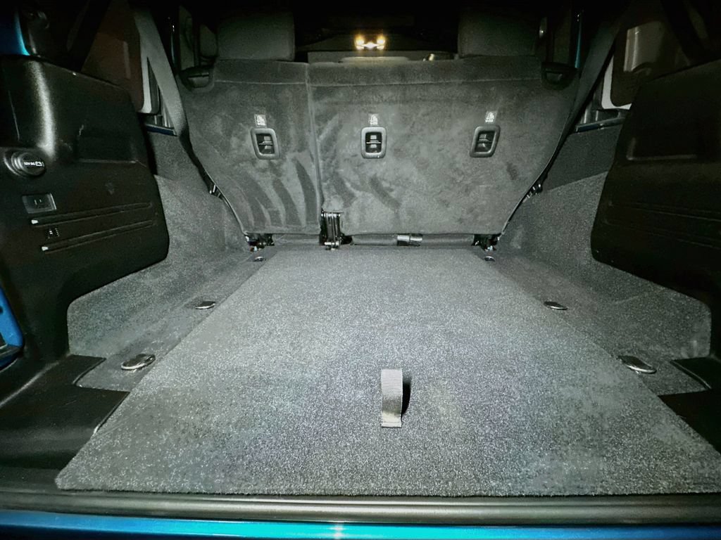 Used 2019 Jeep Wrangler Unlimited Sahara w/ LED Lighting Group AWD/4WD image 35