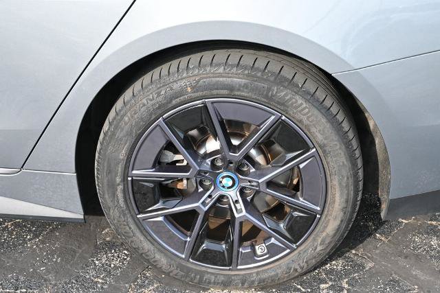 Used 2022 BMW i4 eDrive40 w/ Premium Package RWD image 15