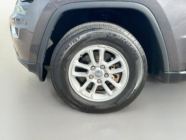 Used 2018 Jeep Grand Cherokee Laredo AWD/4WD image 19