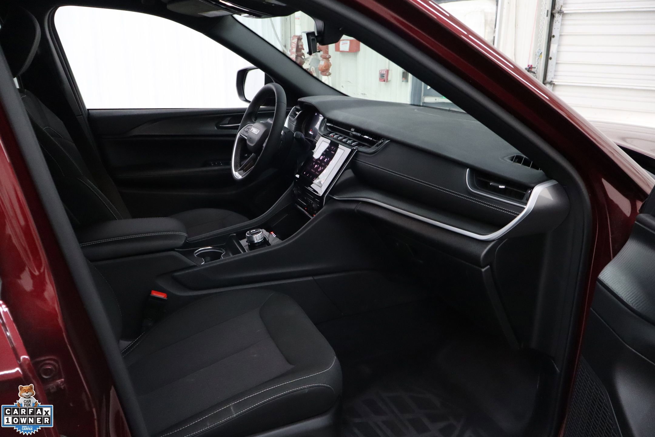 Used 2025 Jeep Grand Cherokee L Laredo image 30