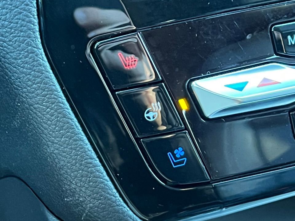 Certified 2023 Ford Explorer Limited w/ Limited Technology Package image 30