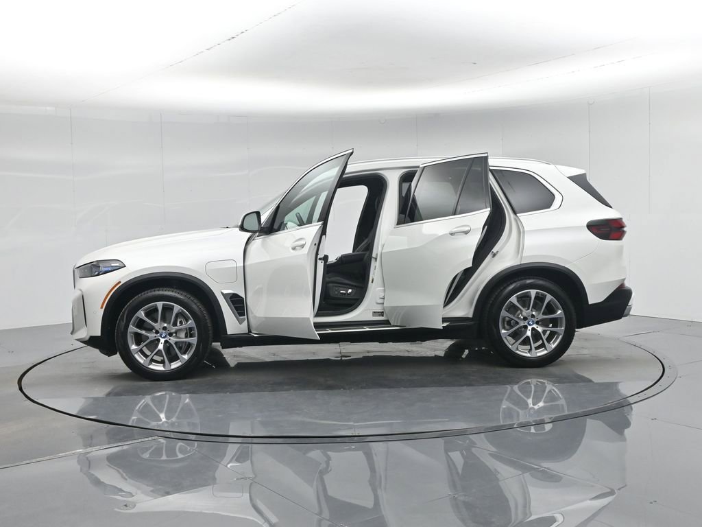 Used 2025 BMW X5 xDrive50e image 36