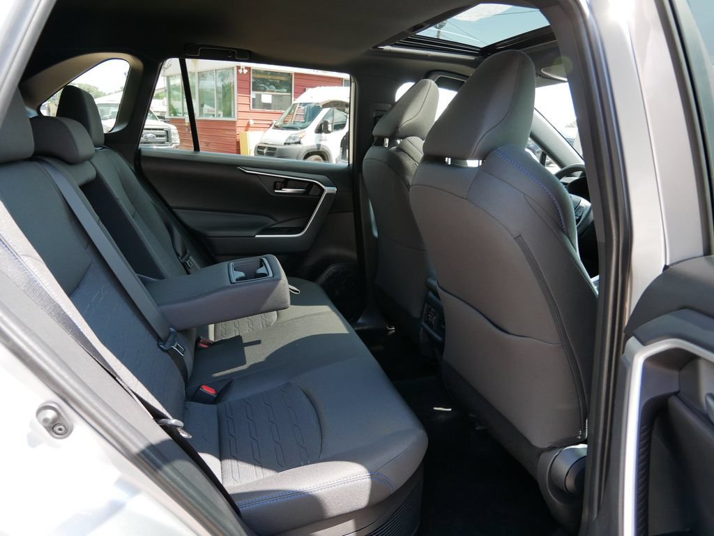 Used 2024 Toyota RAV4 SE w/ Convenience Package AWD/4WD image 9