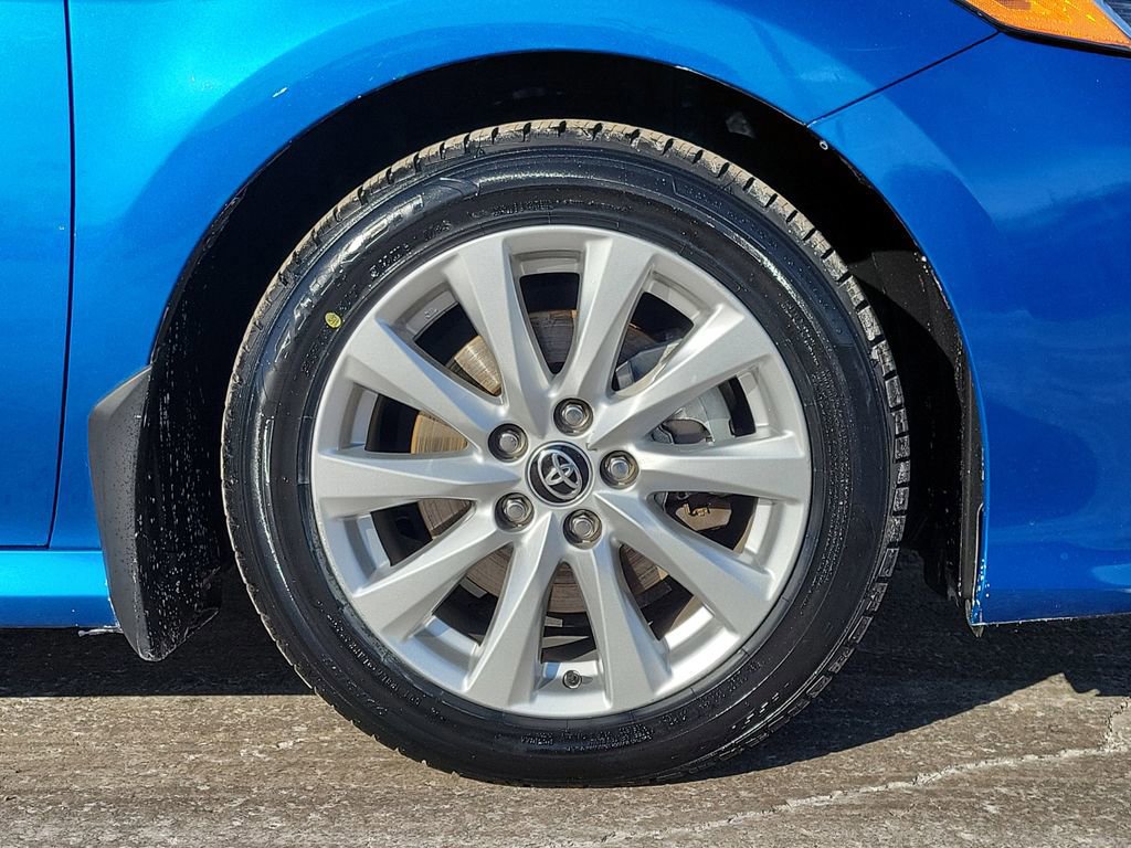 Used 2020 Toyota Camry LE image 9