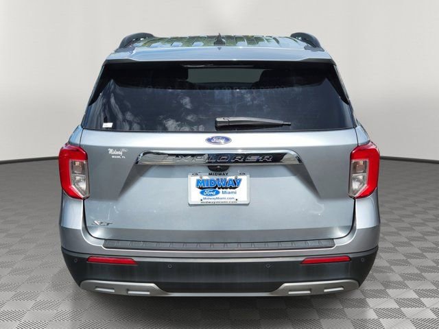 Certified 2023 Ford Explorer XLT w/ Equipment Group 202A RWD image 5