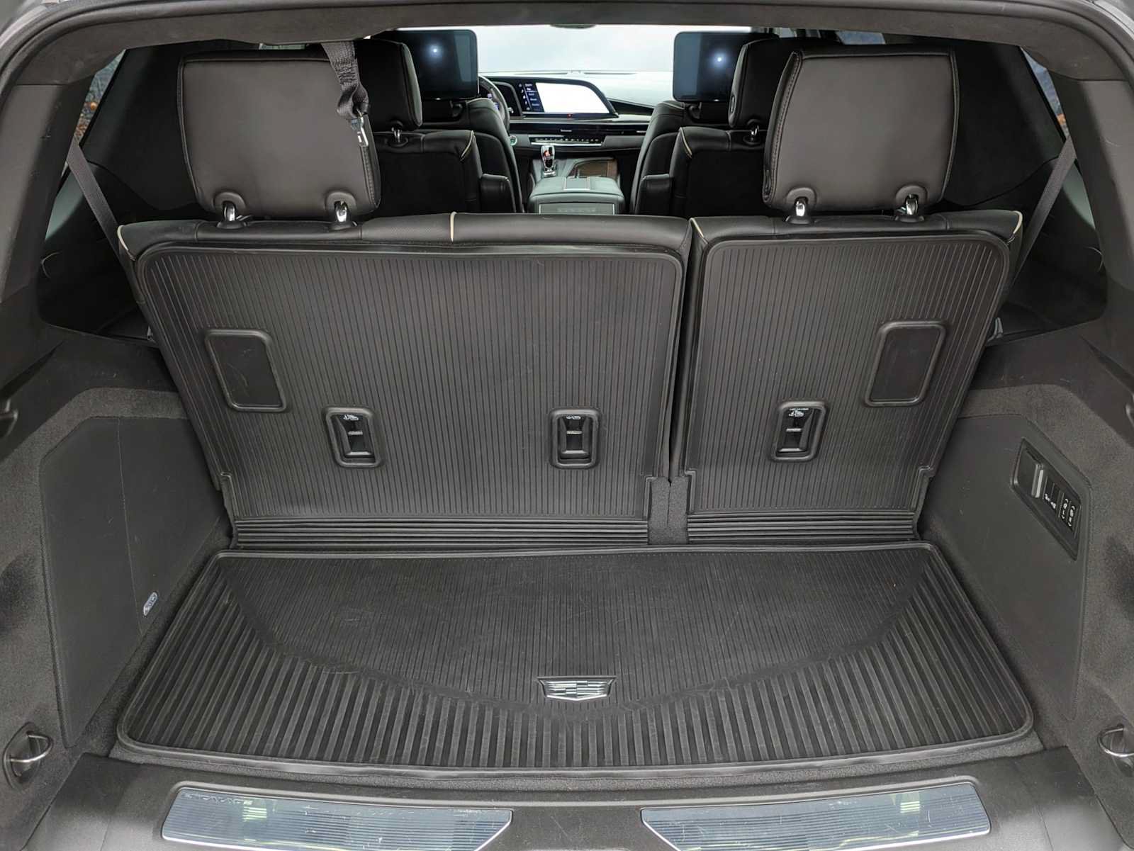 Used 2023 Cadillac Escalade Premium Luxury Platinum w/ LPO, Radiant Package AWD/4WD image 31