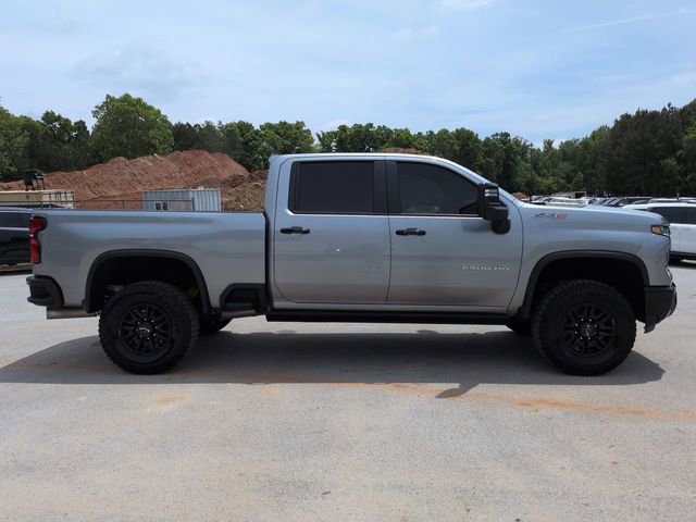 Used 2025 Chevrolet Silverado 2500 ZR2 w/ Technology Package AWD/4WD image 3