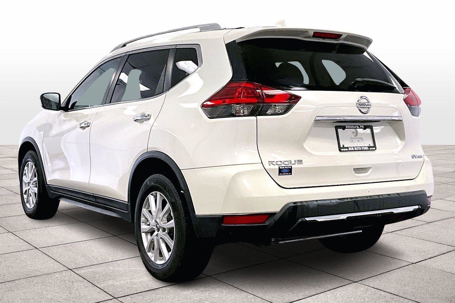 Used 2017 Nissan Rogue SV image 4