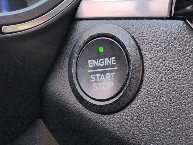 Certified 2022 Ford Escape Titanium image 31
