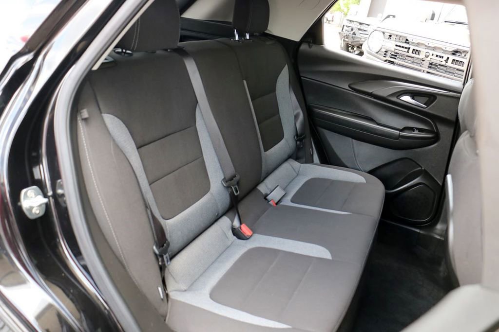 Used 2025 Chevrolet TrailBlazer LS w/ LS Convenience Package FWD image 23