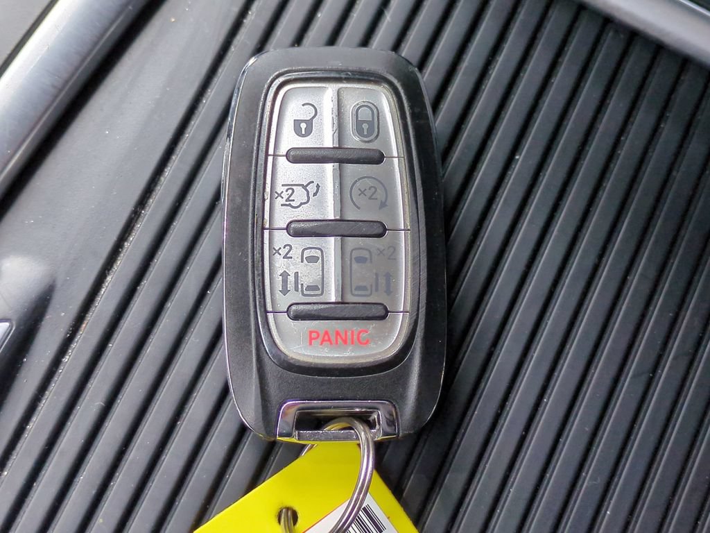 Used 2023 Chrysler Pacifica Touring-L FWD image 32