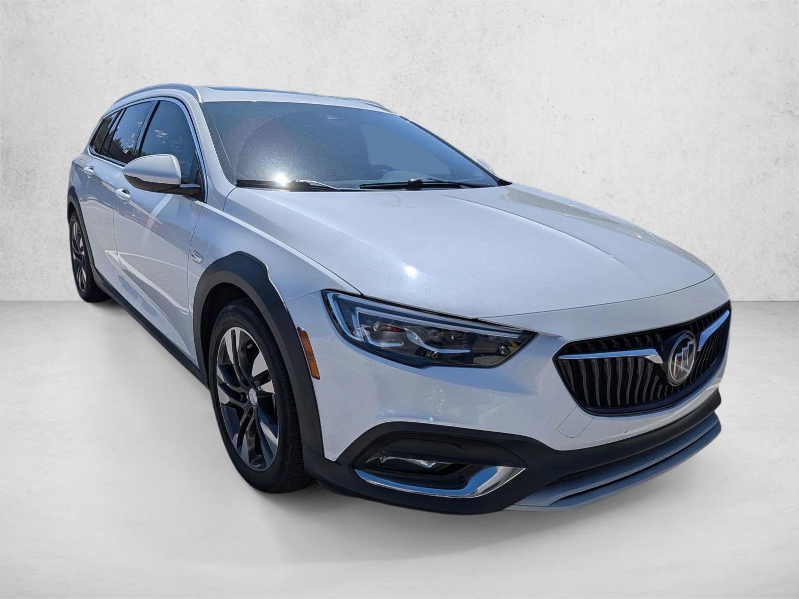 Used 2019 Buick Regal Essence w/ Driver Confidence Package I AWD/4WD image 3