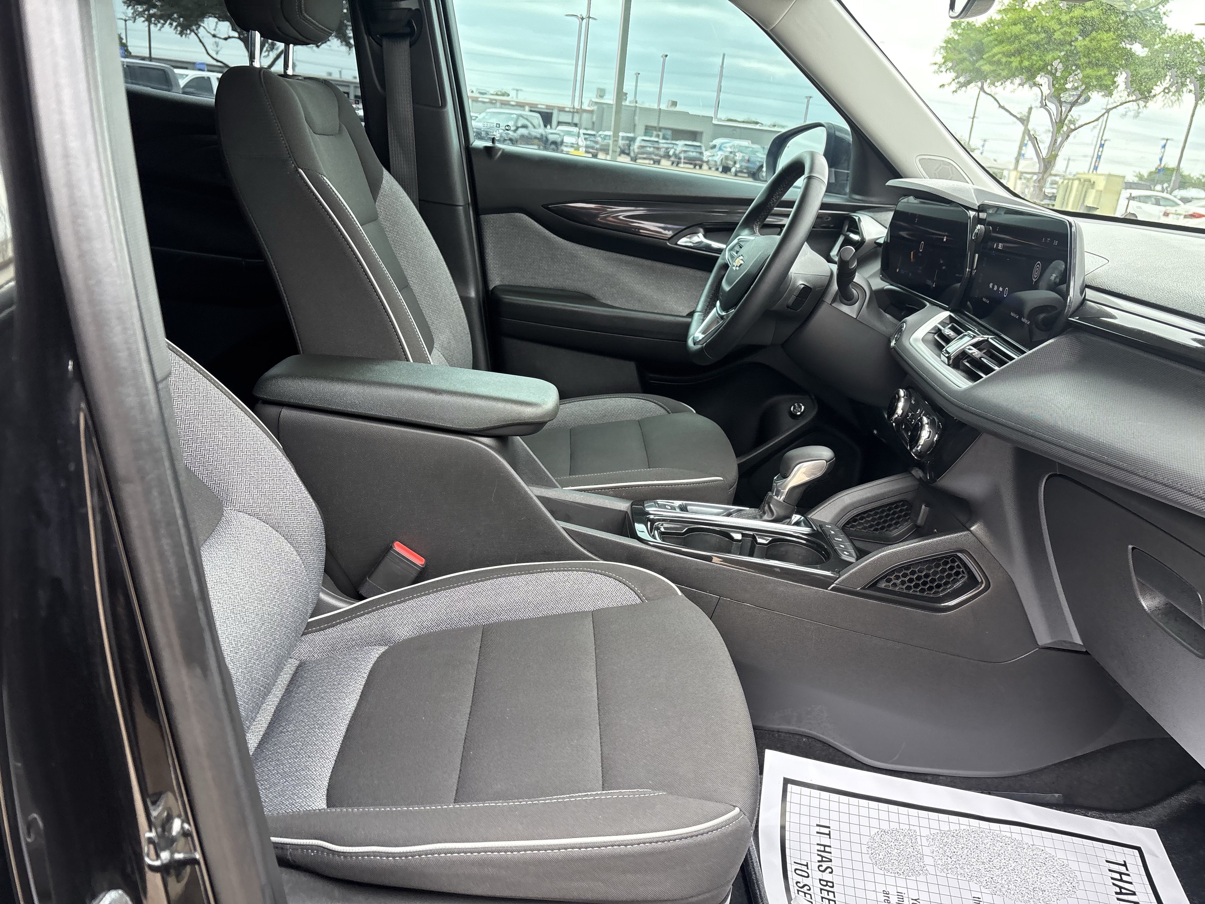 Used 2025 Chevrolet TrailBlazer LT w/ Convenience Package FWD image 24